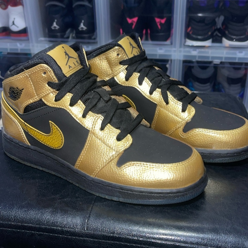 AIR JORDAN 1 MID BG 'METALLIC GOLD COIN' (NEW)